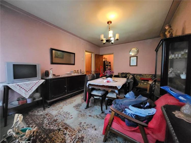 Apartament cu 3 camere semidecomandat în Theodor Pallady