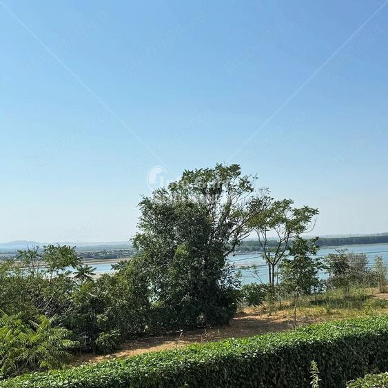 Apartament cu 6 camere decomandat în Faleză