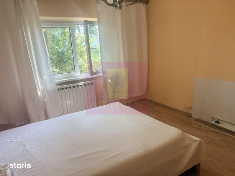 Apartament cu 3 camere decomandat în Drumul Sării