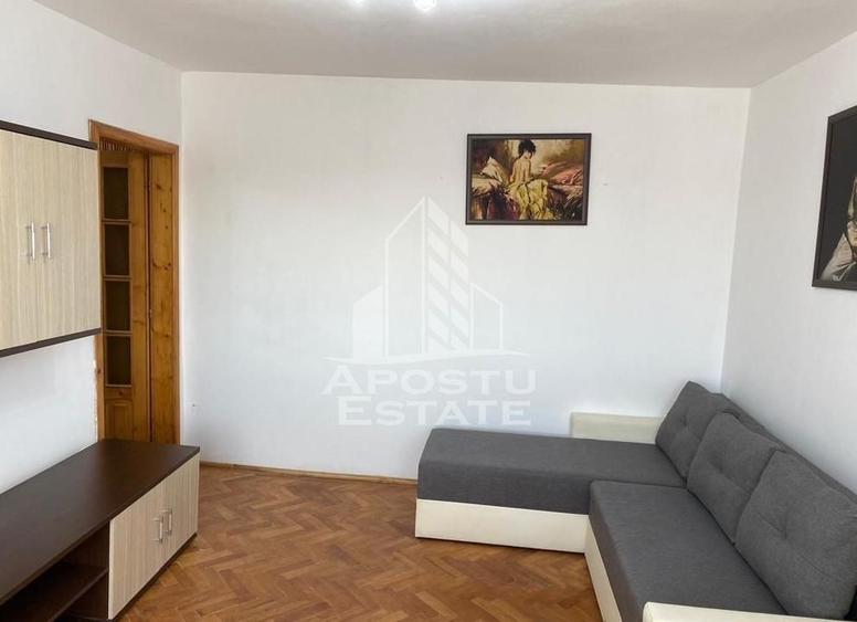 Apartament cu 2 camere semidecomandat, mobilat în Olimpia-Stadion