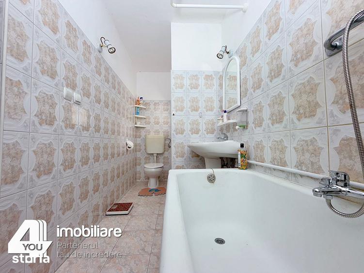 Casă cu 7 camere cu Teren 864 Mp în Târnova