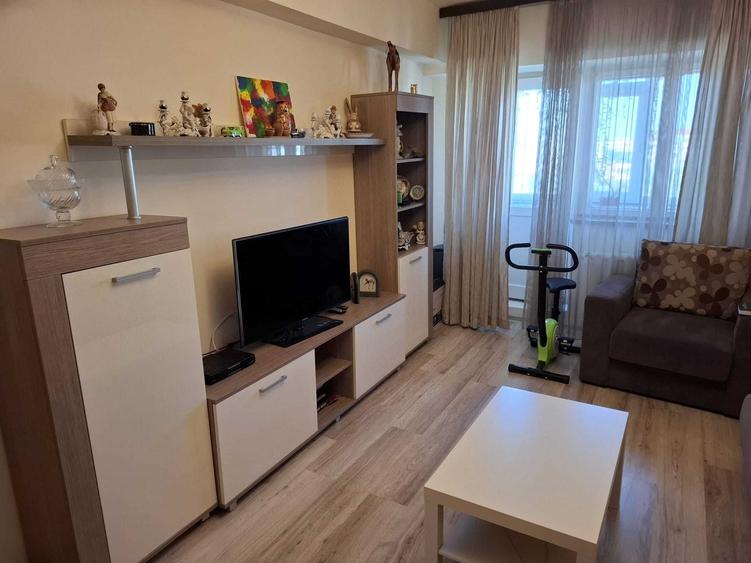 Apartament cu 4 camere decomandat în Central