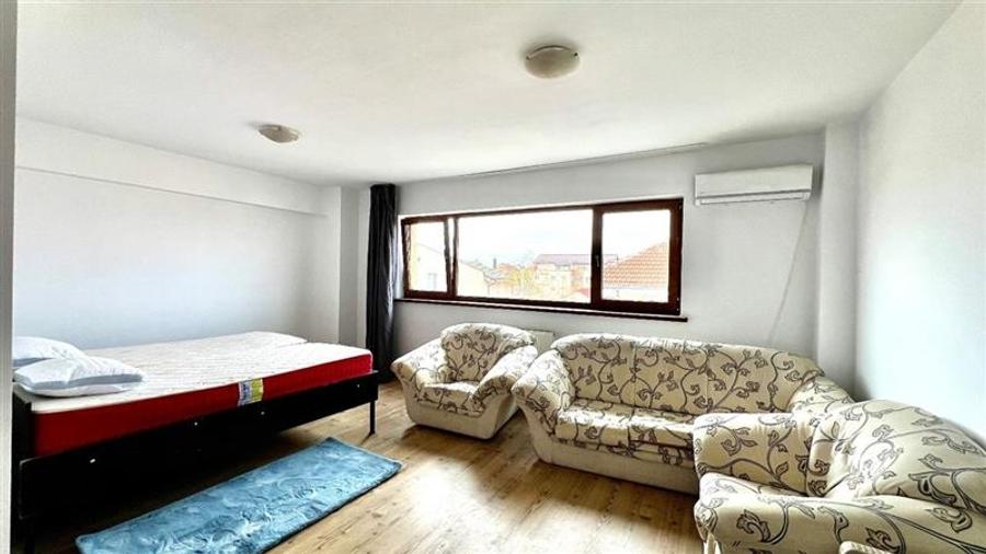 Birou, de 2,490 mp, în Central