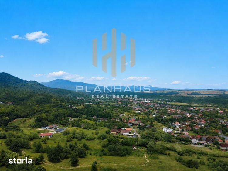 Teren de 9398 mp, în Central