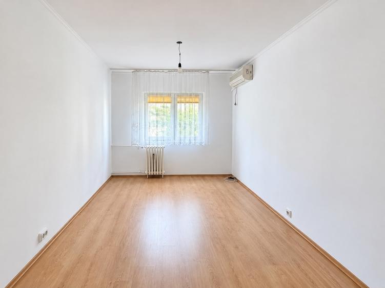 Apartament cu 4 camere decomandat în Decebal