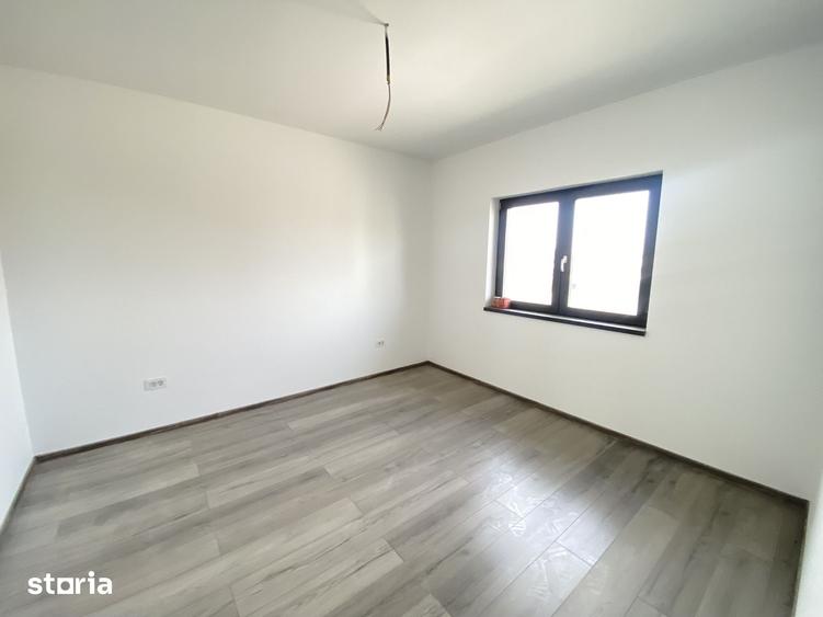 Casă cu 5 camere cu Teren 322 Mp în Săcălaz