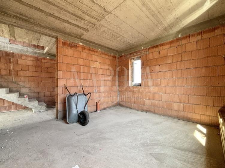 Duplex cu 3 camere cu Canalizare în Chinteni