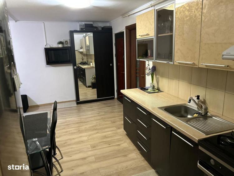 Apartament cu 3 camere, mobilat în Nicolina