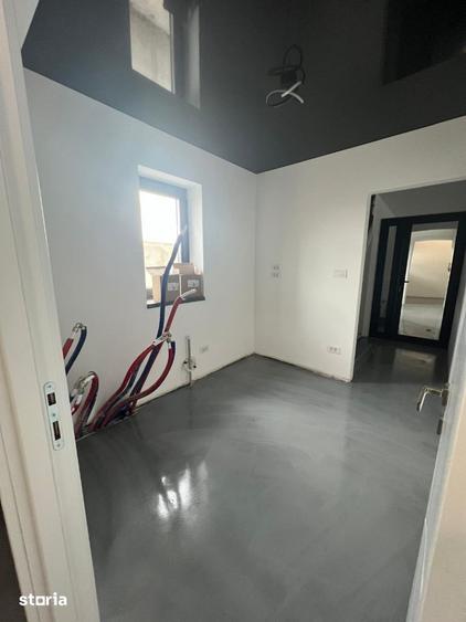 Casă cu 6 camere cu Teren 1000 Mp în Șendreni