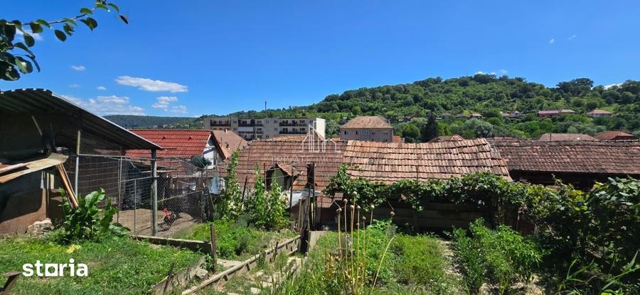 Casă cu 4 camere cu Teren 400 Mp în Central