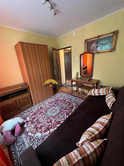 Apartament cu 3 camere decomandat în Berceni