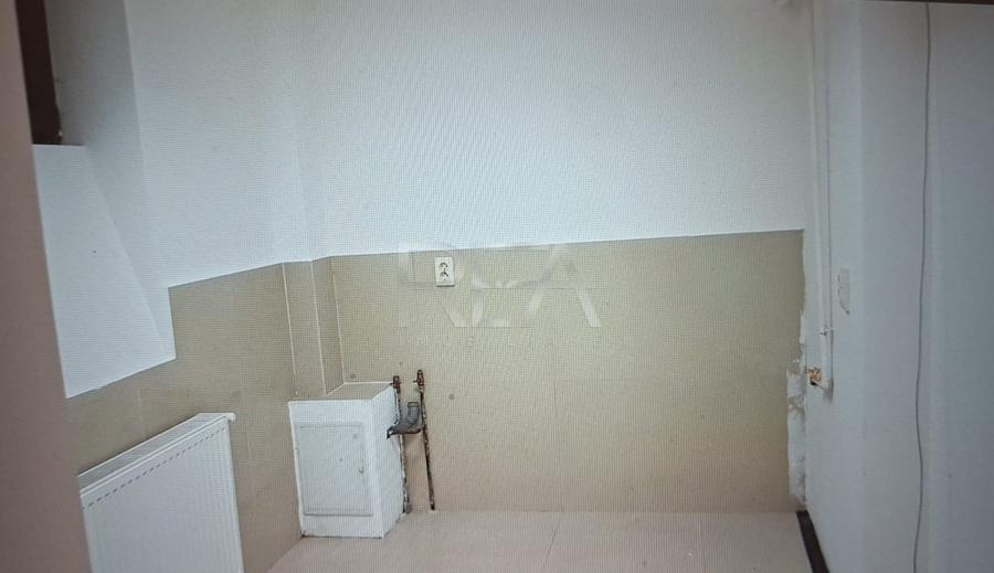 Apartament cu 4 camere decomandat în Cotroceni