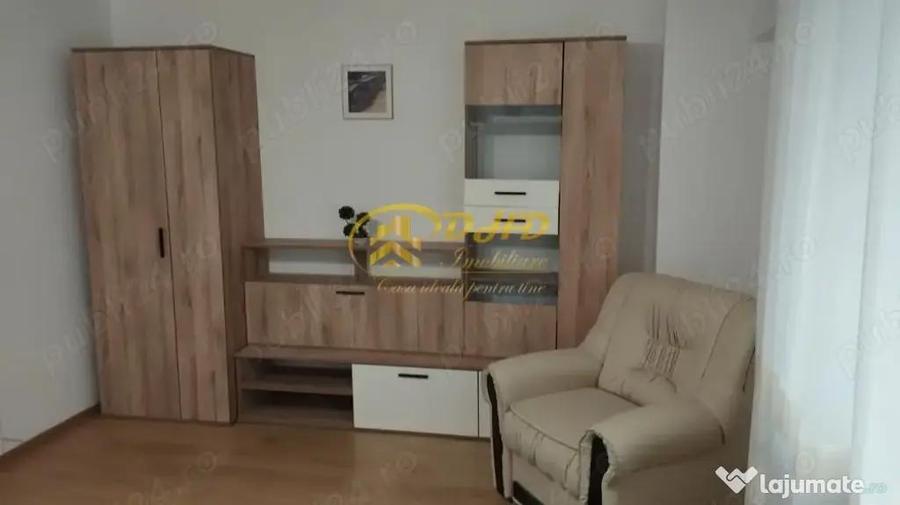 Apartament cu 3 camere decomandat în Hala Centrală