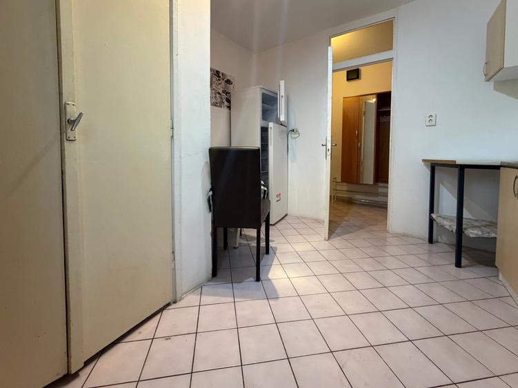 Apartament cu 2 camere semidecomandat în Soarelui