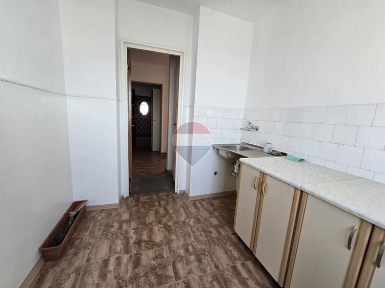 Apartament cu 3 camere decomandat, mobilat în Republicii