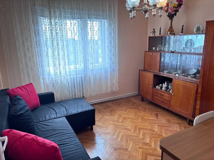 Apartament cu 3 camere decomandat în Zorilor