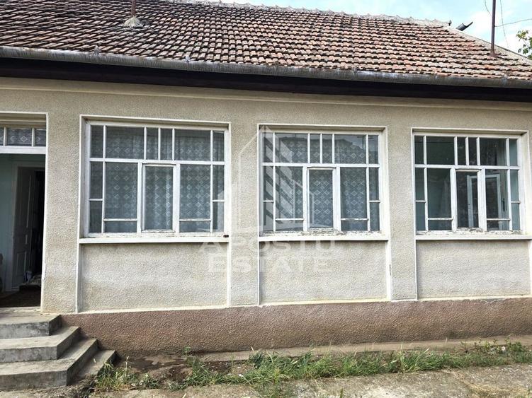 Casă cu 5 camere cu Teren 1620 Mp în Central