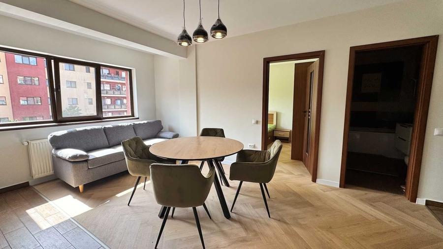 Apartament cu 3 camere semidecomandat în Florești