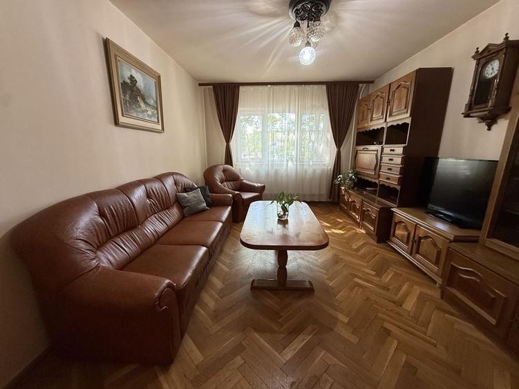 Apartament cu 3 camere decomandat în Aradului