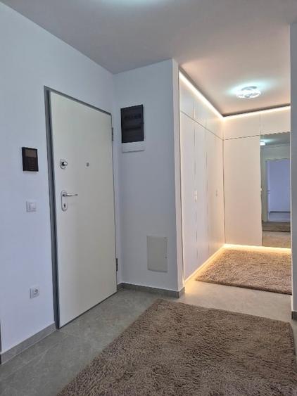 Apartament cu 2 camere decomandat în Tractorul