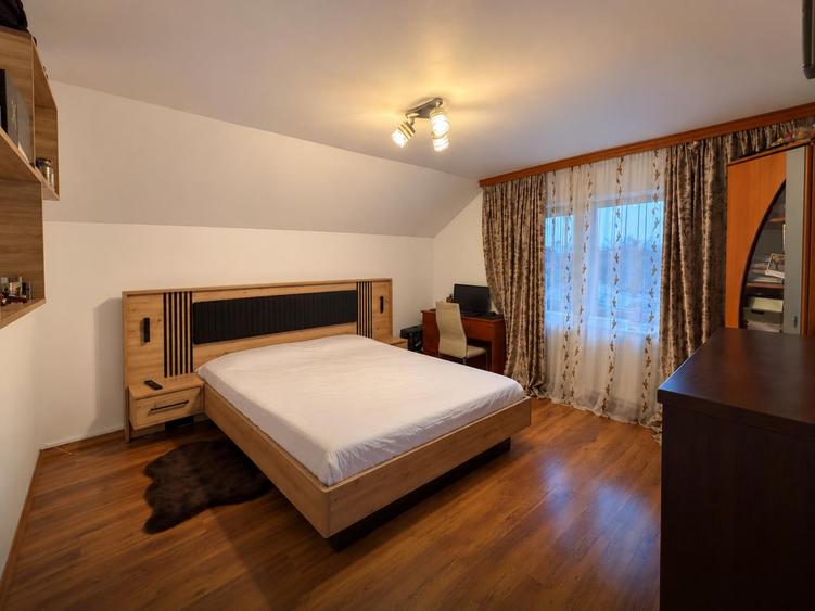 Casă cu 5 camere cu Canalizare în Valu lui Traian