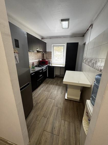 Apartament cu 3 camere semidecomandat în Exterior Vest