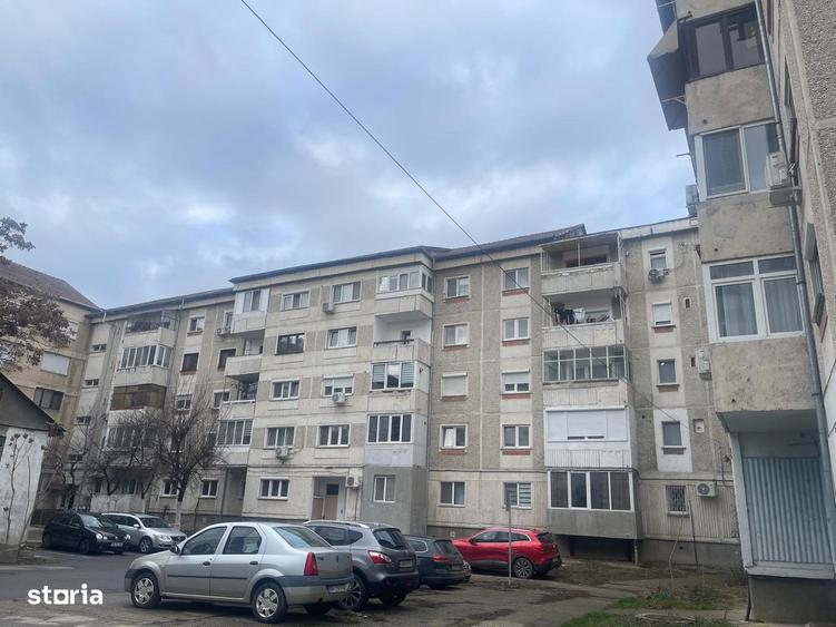 Apartament cu 3 camere, mobilat în Decebal