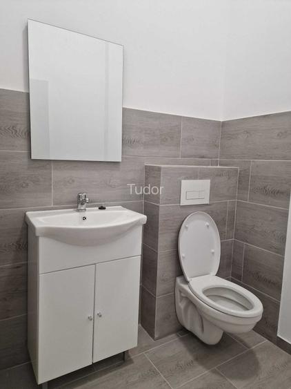 Inchiriez spatiu birouri 140 mp Piata Unirii recent renovat - PRIMA INCHIRIERE 11 EUR/mp