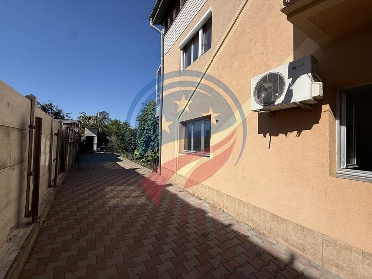 Casă cu 5 camere cu Teren 372 Mp în Central