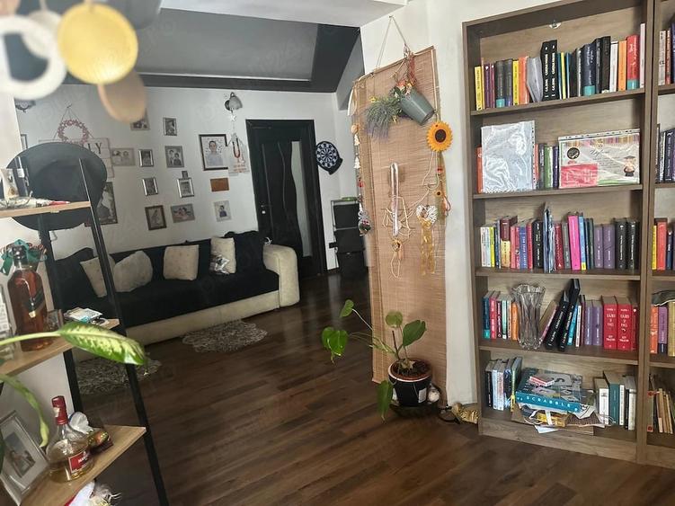 Apartament cu 4 camere decomandat în Central