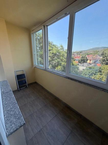 Apartament cu 3 camere decomandat în Împăratul Traian