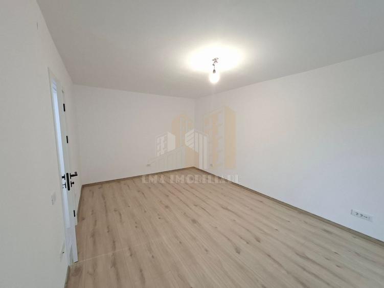 Apartament cu 2 camere decomandat în Tractorul