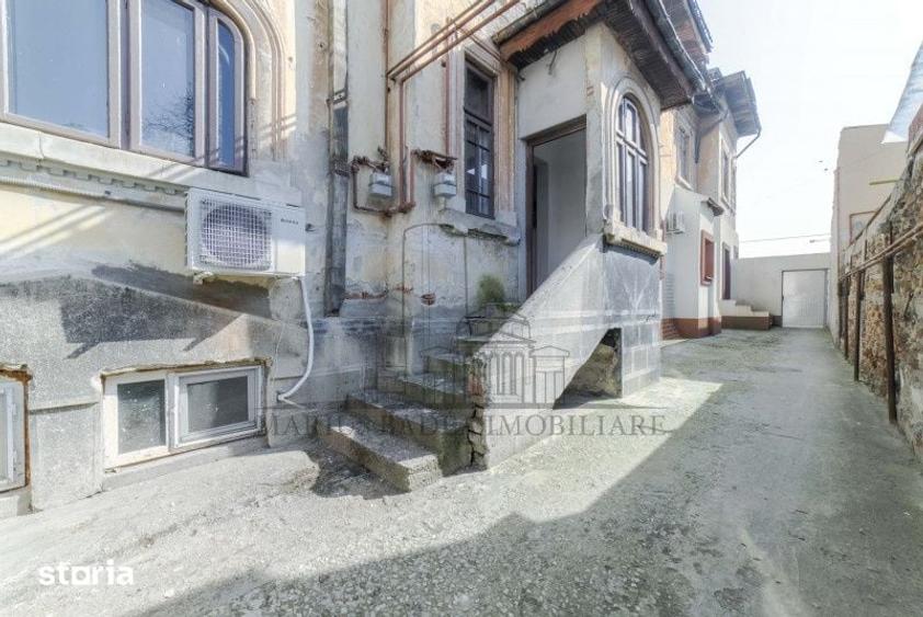 Casă cu 7 camere cu Teren 135 Mp în Vitan