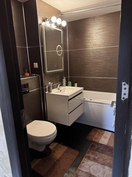 Apartament cu 3 camere decomandat, mobilat în Central