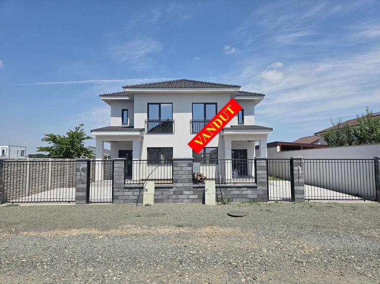 Duplex cu 5 camere cu Canalizare în Moșnița Veche