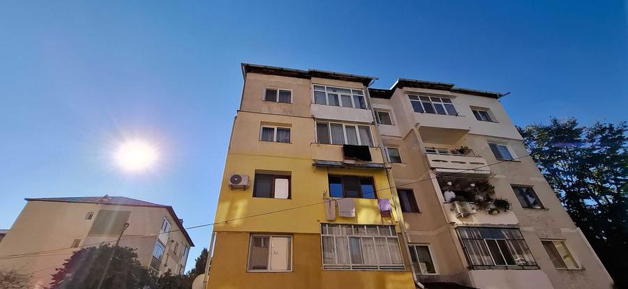Apartament cu 3 camere semidecomandat în Central
