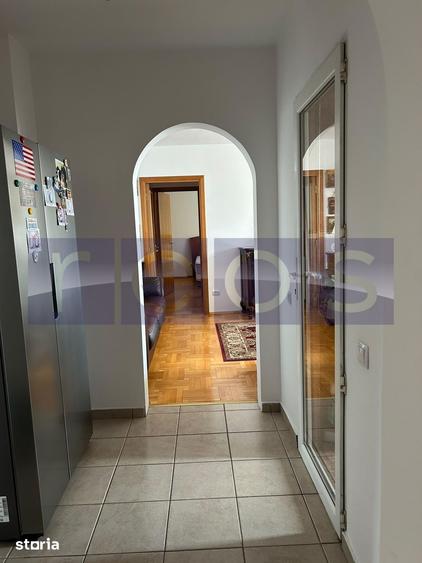 Apartament cu 3 camere semidecomandat, mobilat în Moșilor
