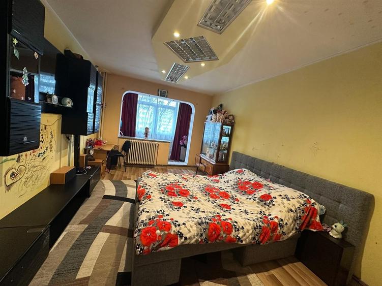 Apartament cu 3 camere decomandat în Gară