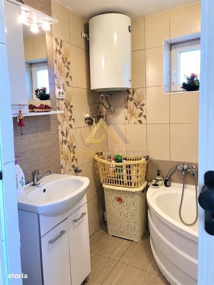 Casă cu 3 camere cu Teren 2700 Mp în Băsești