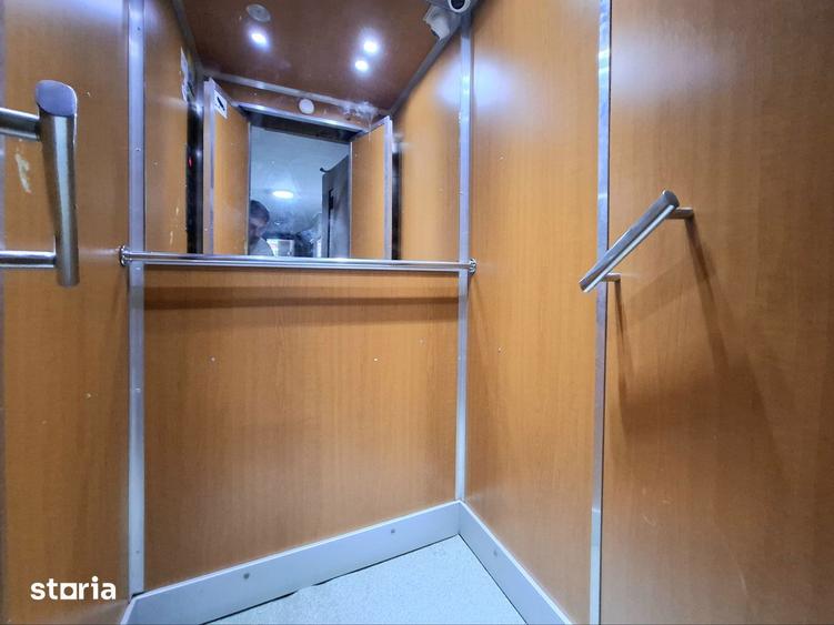 Apartament cu 4 camere decomandat în Romană