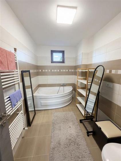 Casă cu 9 camere cu Teren 814 Mp în Cihei