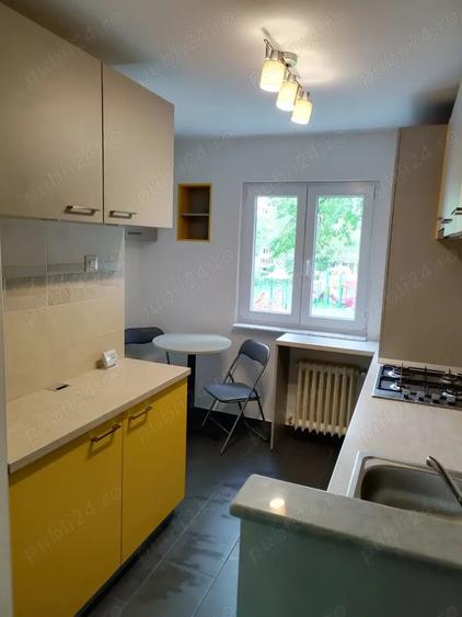 Apartament cu 3 camere decomandat în Exterior Vest