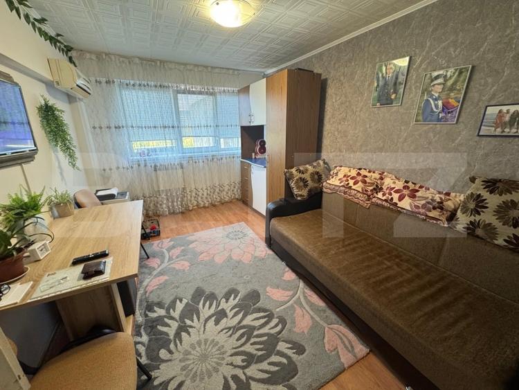 Apartament cu 3 camere semidecomandat, mobilat în Valea Rosie