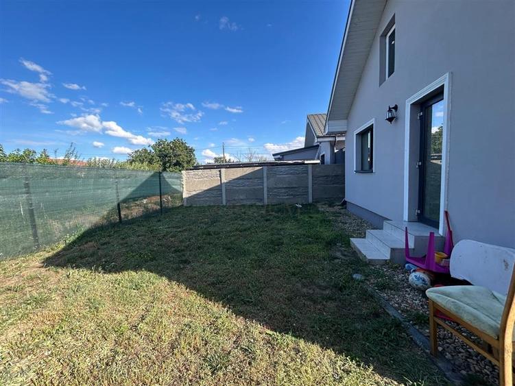 Duplex cu 3 camere cu Canalizare în Sânmihaiu Român