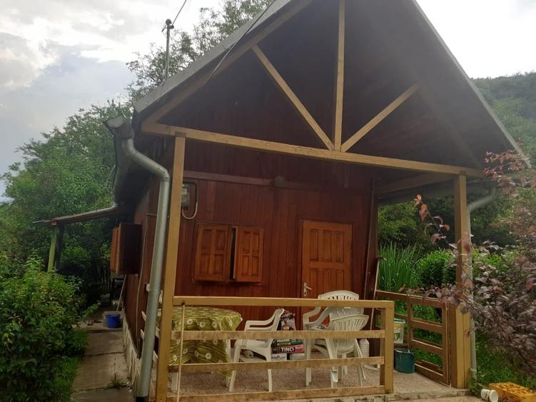 Casă cu 2 camere cu Teren 584 Mp în Central