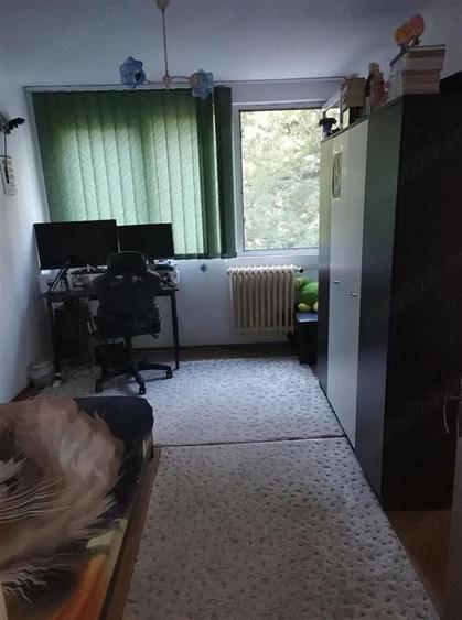 Apartament cu 3 camere decomandat, mobilat în Berceni
