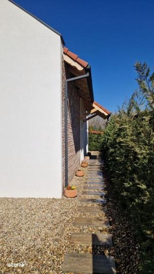Casă cu 4 camere cu Teren 500 Mp în Păulești