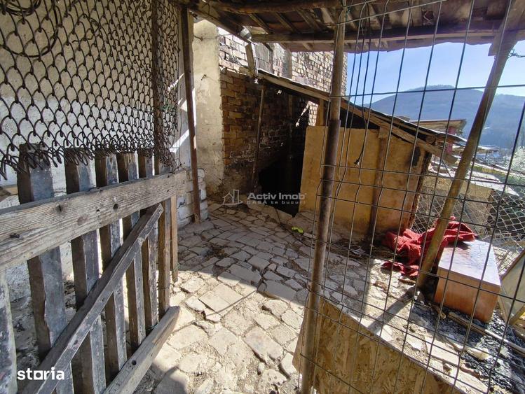 Casă cu 4 camere cu Teren 300 Mp în Muncitoresc