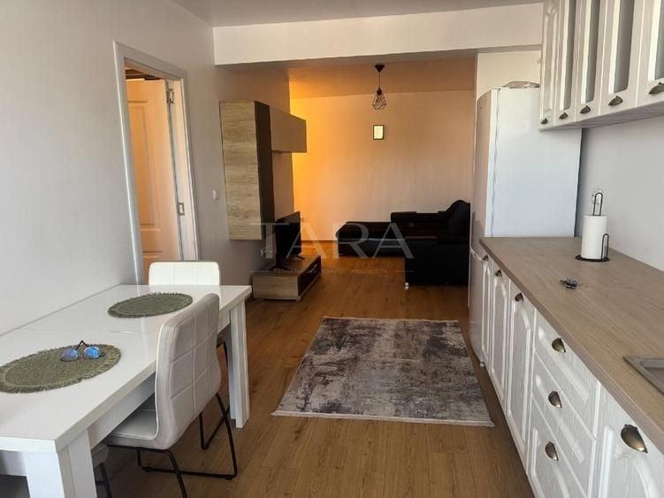 Apartament cu 2 camere semidecomandat, mobilat în Dâmbul Rotund