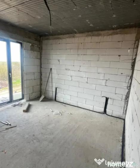 Casă cu 5 camere cu Teren 242 Mp în Central
